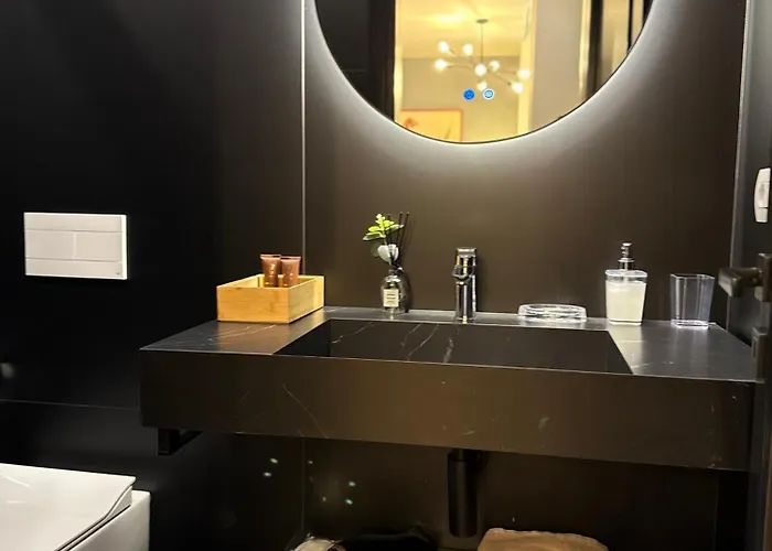Positive Vibe Luxury With Gated Parking Apartment Vlorë