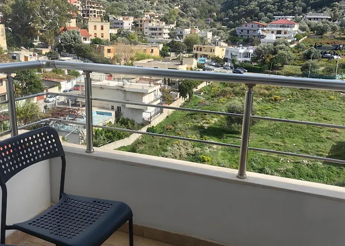 Positive Vibe Luxury With Gated Parking Apartment