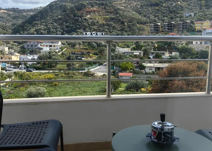 Positive Vibe Luxury With Gated Parking Apartment Vlorë