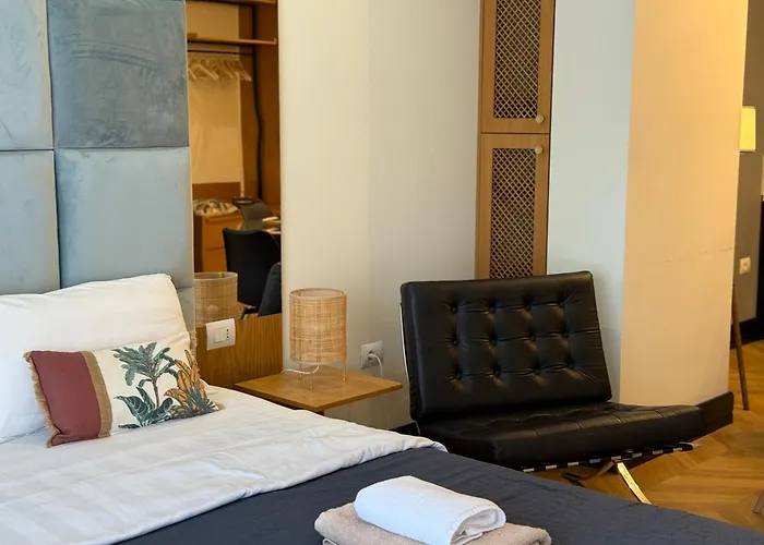 Positive Vibe Luxury With Gated Parking Apartment
